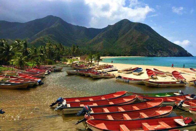 Hidden Gems: Lesser-Known Lakes And Islands for Peaceful Veneajelu